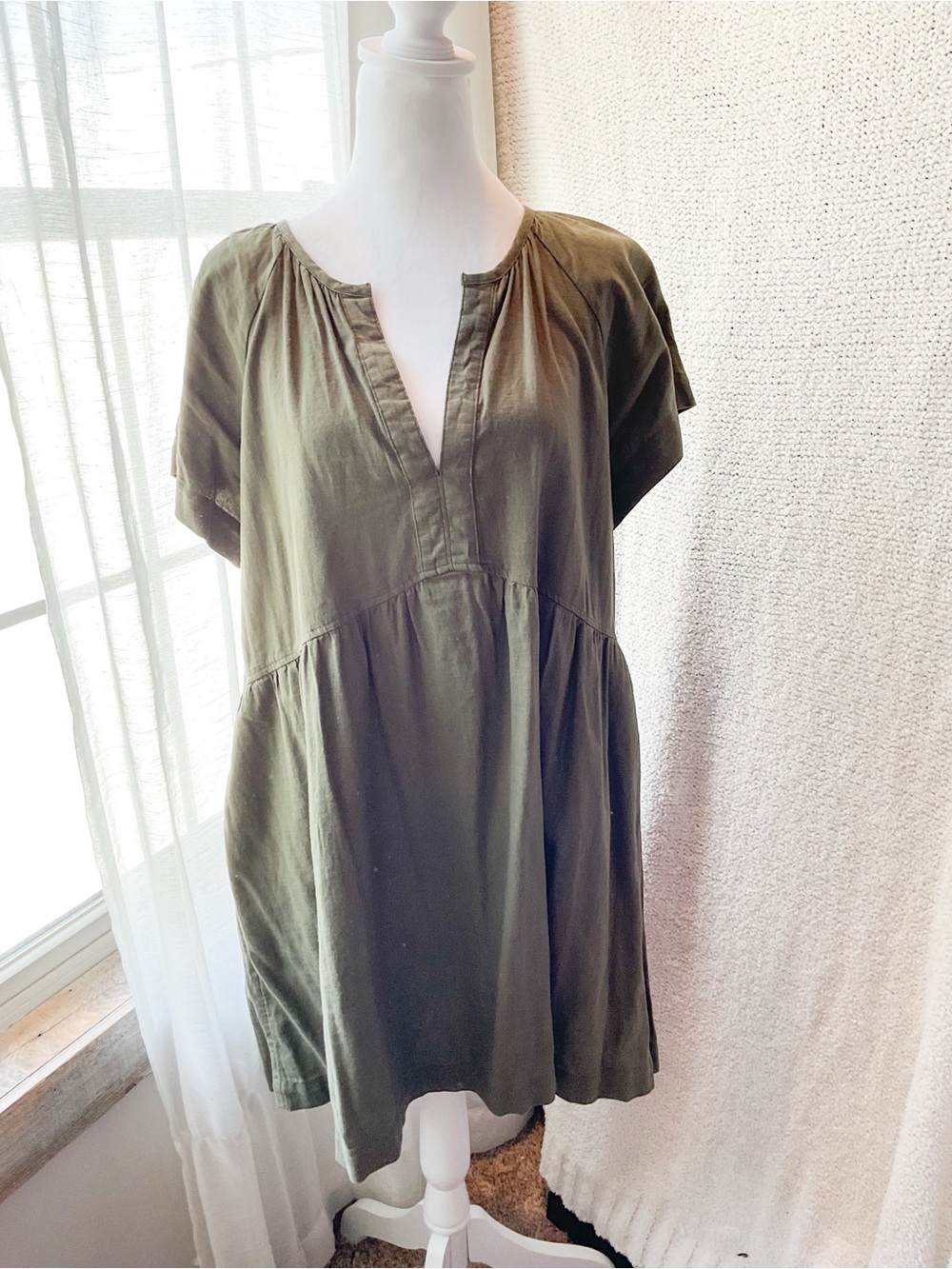 Universal Thread Olive Green V-Neck Short Sleeve Dress